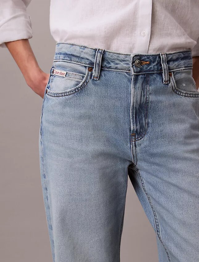 Lösa jeans med breda benslut Lösa jeans med breda benslut