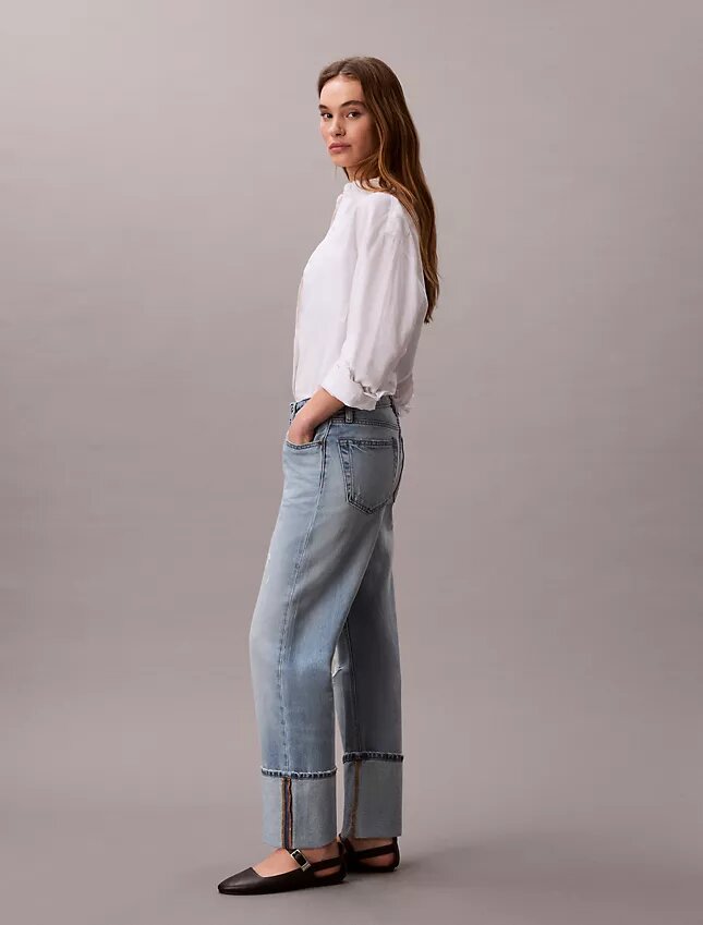 Lösa jeans med breda benslut Lösa jeans med breda benslut