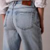 Lösa jeans med breda benslut Lösa jeans med breda benslut