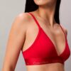 Lätt fodrad triangulär Bralette för det kinesiska nyåret Lätt fodrad triangulär Bralette för det kinesiska nyåret