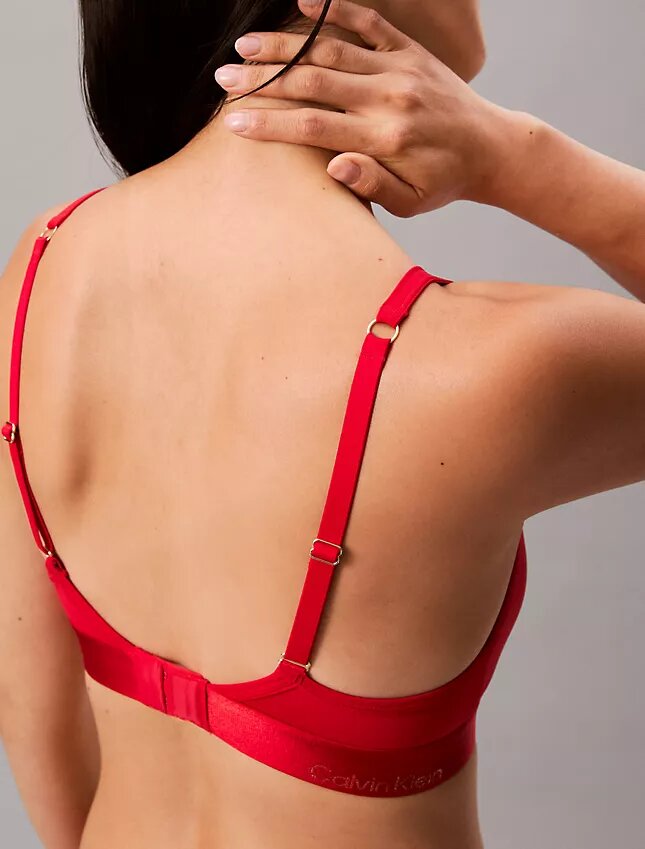 Lätt fodrad triangulär Bralette för det kinesiska nyåret Lätt fodrad triangulär Bralette för det kinesiska nyåret