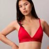 Lätt fodrad triangulär Bralette för det kinesiska nyåret Lätt fodrad triangulär Bralette för det kinesiska nyåret