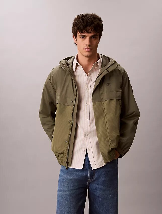 Lätt jacka i nylon och blandade material Lätt jacka i nylon och blandade material