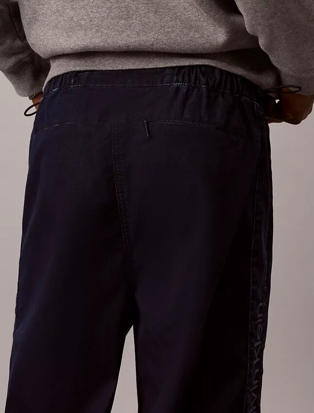 Lätta joggingbyxor i indigodenim Lätta joggingbyxor i indigodenim
