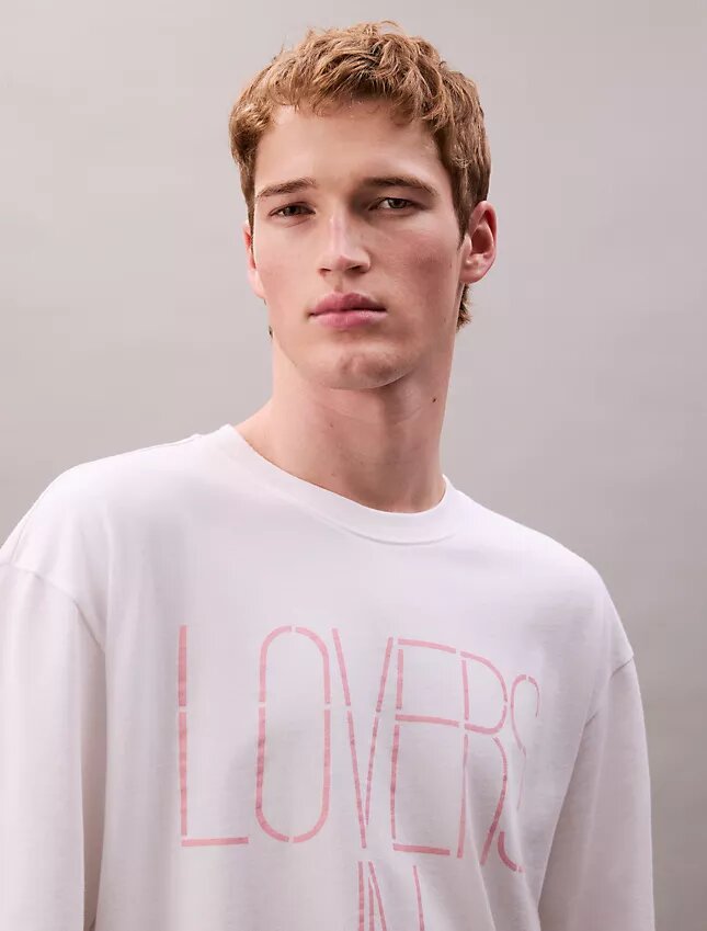 Marc Hundley Pride Lovers i avslappnad T-shirt Marc Hundley Pride Lovers i avslappnad T-shirt