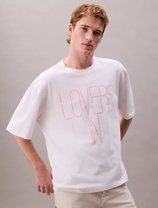 Marc Hundley Pride Lovers i avslappnad T-shirt Marc Hundley Pride Lovers i avslappnad T-shirt