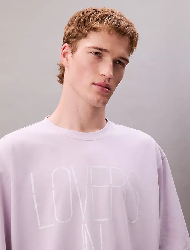 Marc Hundley Pride Lovers i avslappnad T-shirt Marc Hundley Pride Lovers i avslappnad T-shirt