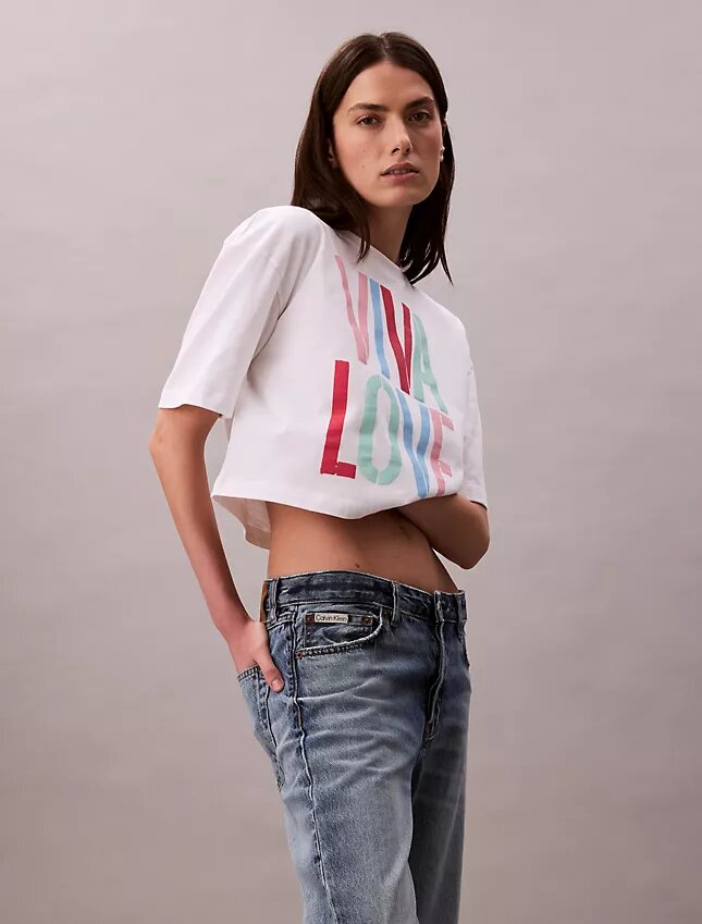 Marc Hundley Pride Viva Love kort och avslappnad T-shirt Marc Hundley Pride Viva Love kort och avslappnad T-shirt