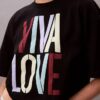 Marc Hundley Pride Viva Love kort och avslappnad T-shirt Marc Hundley Pride Viva Love kort och avslappnad T-shirt