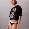 Marc Hundley Pride Viva Love kort och avslappnad T-shirt Marc Hundley Pride Viva Love kort och avslappnad T-shirt