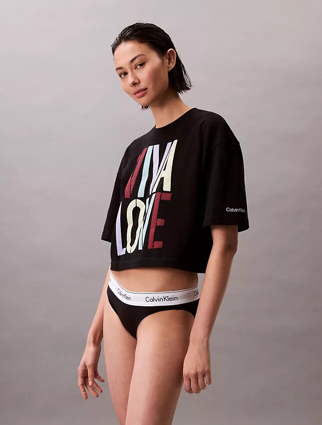 Marc Hundley Pride Viva Love kort och avslappnad T-shirt Marc Hundley Pride Viva Love kort och avslappnad T-shirt