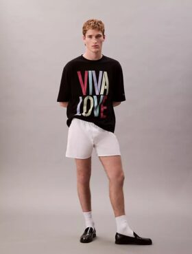 Marc Hundley Pride Viva Love T-shirt med avslappnad passform