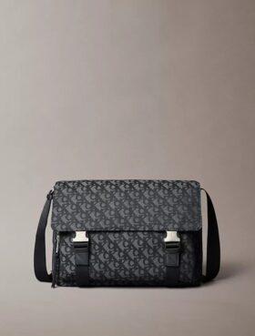 Messenger-väska med Monogram-mönster över hela ytan