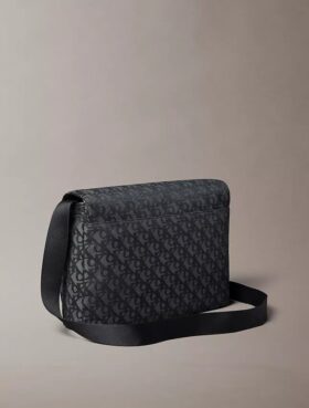 Messenger-väska med Monogram-mönster över hela ytan