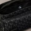 Messenger-väska med Monogram-mönster över hela ytan Messenger-väska med Monogram-mönster över hela ytan