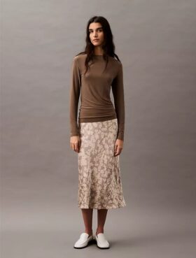 Midi-kjol i krossad satin med tryck Midi-kjol i krossad satin med tryck