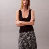 Midi-kjol i mönstrad satin Midi-kjol i mönstrad satin