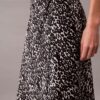 Midi-kjol i mönstrad satin Midi-kjol i mönstrad satin