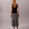 Midi-kjol i mönstrad satin Midi-kjol i mönstrad satin