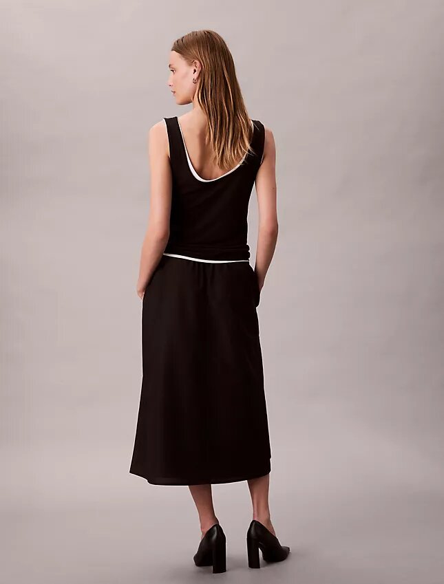 Midi-kjol i nylon med dragkedja Midi-kjol i nylon med dragkedja