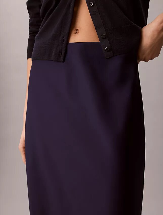 Midi-kjol i satin Midi-kjol i satin
