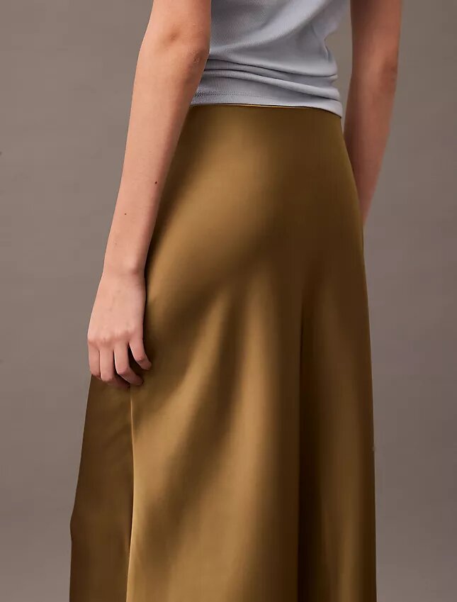 Midi-kjol i stretch-satin Midi-kjol i stretch-satin