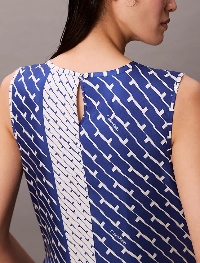 Midi-klänning i tryckt viskos-twill Midi-klänning i tryckt viskos-twill