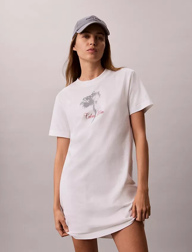 Mini-T-shirtklänning med blommönster Mini-T-shirtklänning med blommönster
