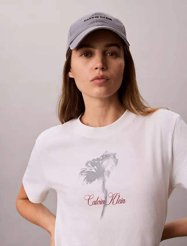 Mini-T-shirtklänning med blommönster Mini-T-shirtklänning med blommönster
