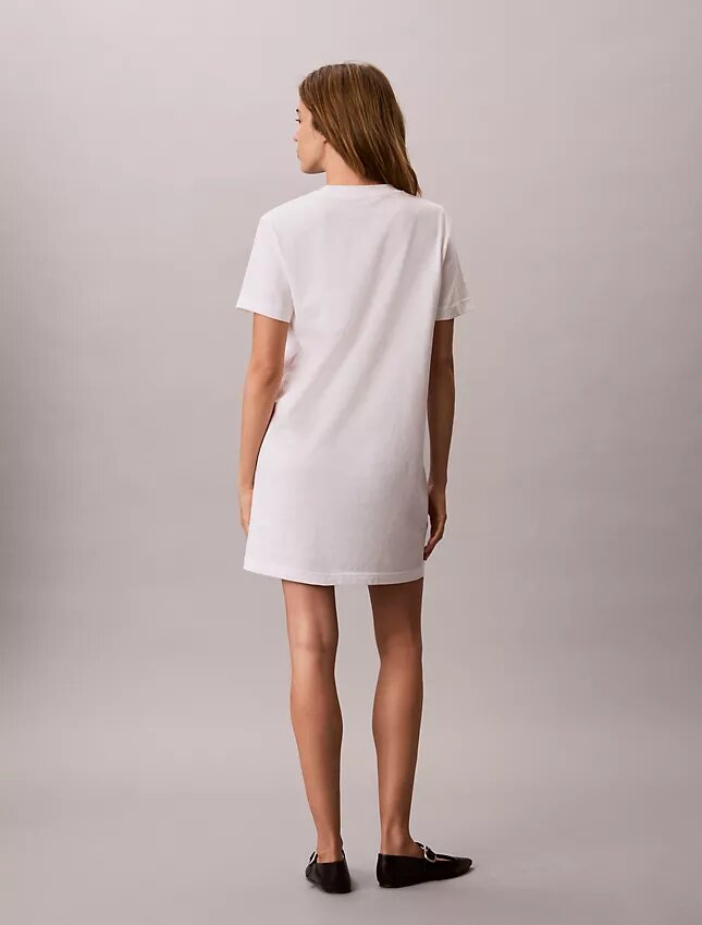 Mini-T-shirtklänning med blommönster Mini-T-shirtklänning med blommönster