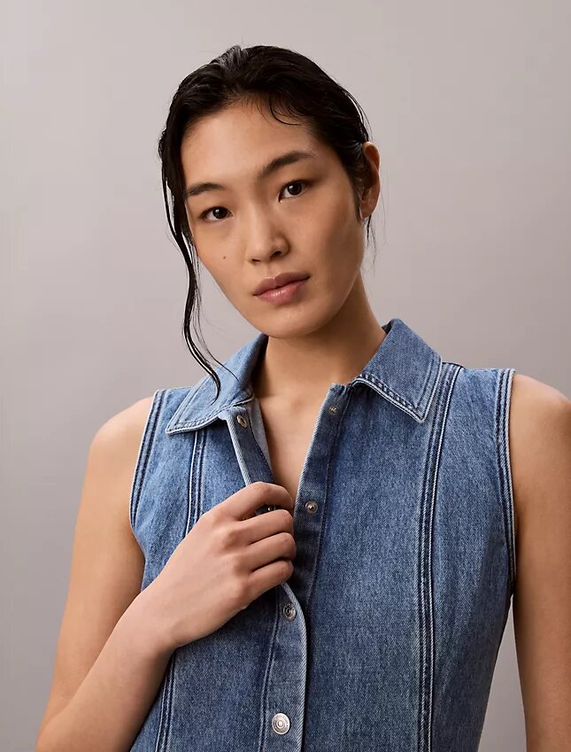 Miniklänning med denim sömmar Miniklänning med denim sömmar