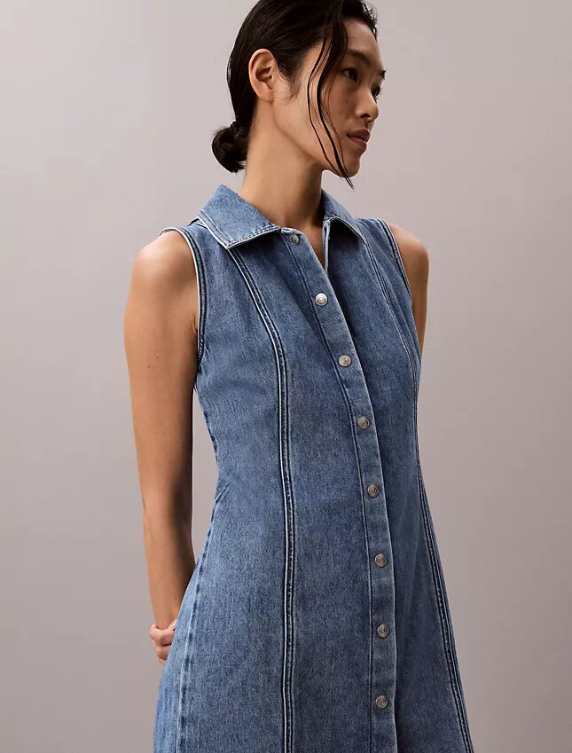 Miniklänning med denim sömmar Miniklänning med denim sömmar