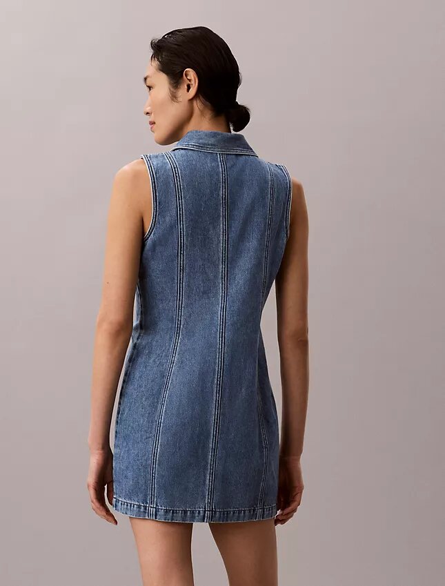 Miniklänning med denim sömmar Miniklänning med denim sömmar