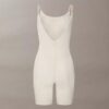 Minimalistisk bodysuit i mesh som slutar vid mitten av låret Minimalistisk bodysuit i mesh som slutar vid mitten av låret