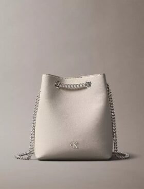 Minimalistisk bucket bag med Monogram