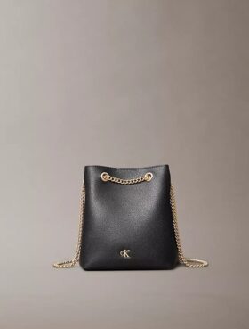 Minimalistisk bucket bag med Monogram