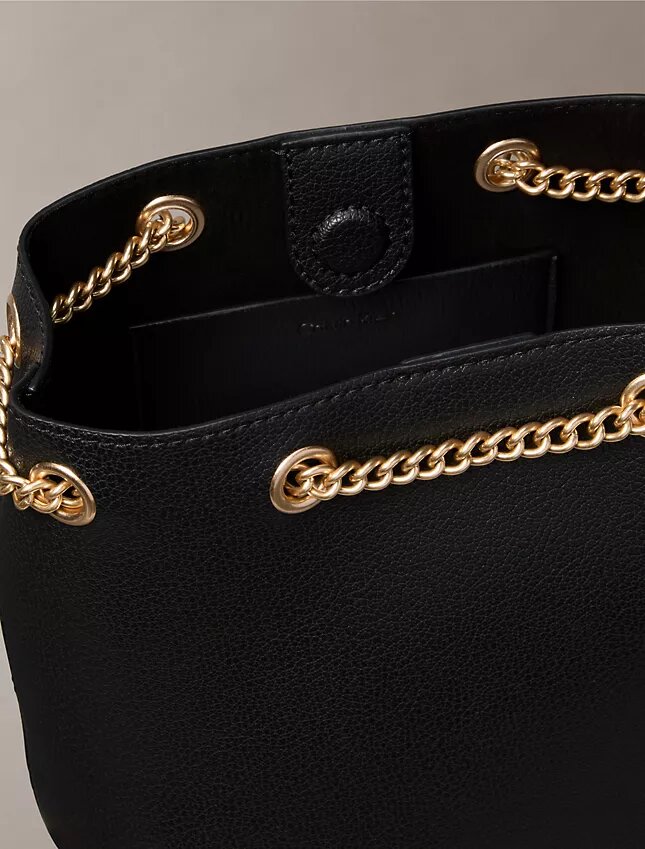 Minimalistisk bucket bag med Monogram Minimalistisk bucket bag med Monogram
