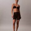 Minimalistiska boyshorts med nederrygg i mesh Minimalistiska boyshorts med nederrygg i mesh