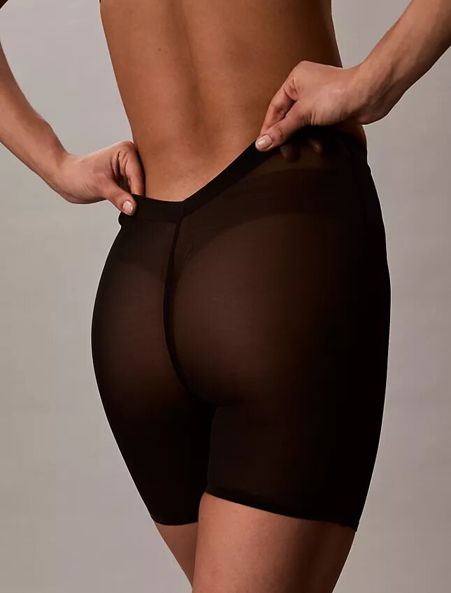 Minimalistiska boyshorts med nederrygg i mesh Minimalistiska boyshorts med nederrygg i mesh