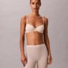 Minimalistiska boyshorts med nederrygg i mesh Minimalistiska boyshorts med nederrygg i mesh