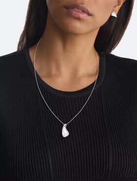 Minimalistiskt halsband med organiska former Minimalistiskt halsband med organiska former