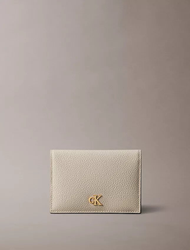 Minimalistiskt kortfodral med Monogram Minimalistiskt kortfodral med Monogram