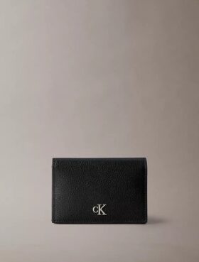 Minimalistiskt kortfodral med Monogram Minimalistiskt kortfodral med Monogram