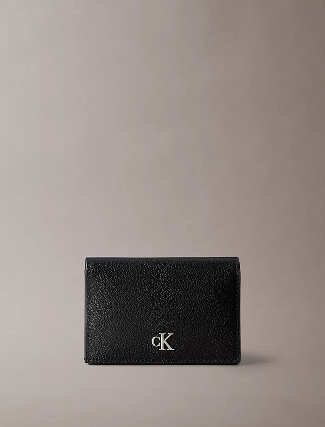 Minimalistiskt kortfodral med Monogram Minimalistiskt kortfodral med Monogram