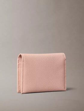 Minimalistiskt kortfodral med Monogram