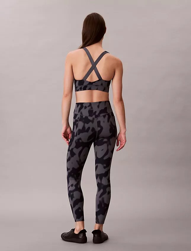 Mjuka sportleggings med abstrakt tryck och 7/8-längd Mjuka sportleggings med abstrakt tryck och 7/8-längd