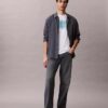 Modern Calvin Klein-T-shirt med grafiskt logo Modern Calvin Klein-T-shirt med grafiskt logo