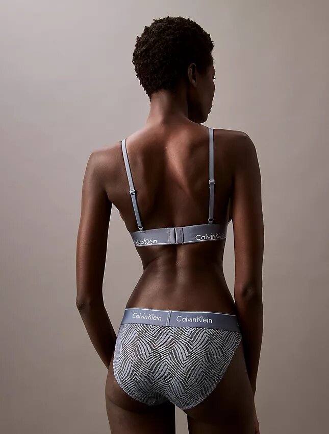 Modern spets, lätt fodrad triangel-Bralette Modern spets, lätt fodrad triangel-Bralette