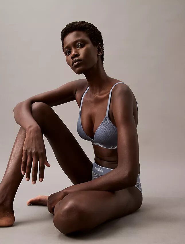 Modern spets, lätt fodrad triangel-Bralette Modern spets, lätt fodrad triangel-Bralette