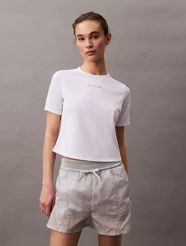 Modern sport-T-shirt med rund hals Modern sport-T-shirt med rund hals